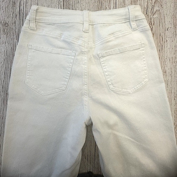 YMI High Rise Stretch Flare Jeans in White 7/28 - Picture 6 of 14